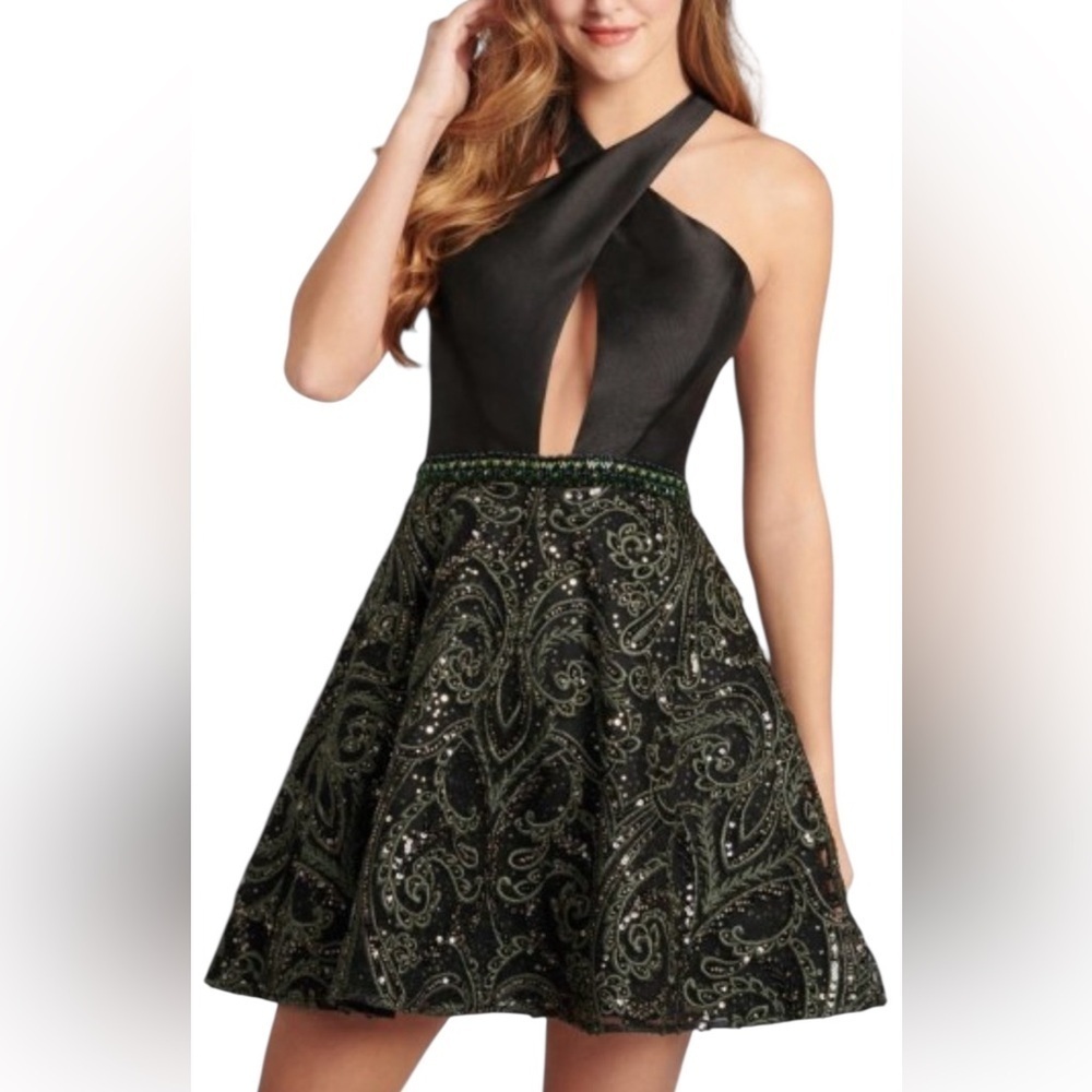 Ellie Wilde Sequined Black and Green Patterned Prom Dress Size 8 K-15